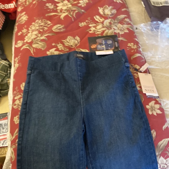 NYDJ bought on cyber Monday. Can’t return. Size large Marilyn pull on. - Picture 3 of 5